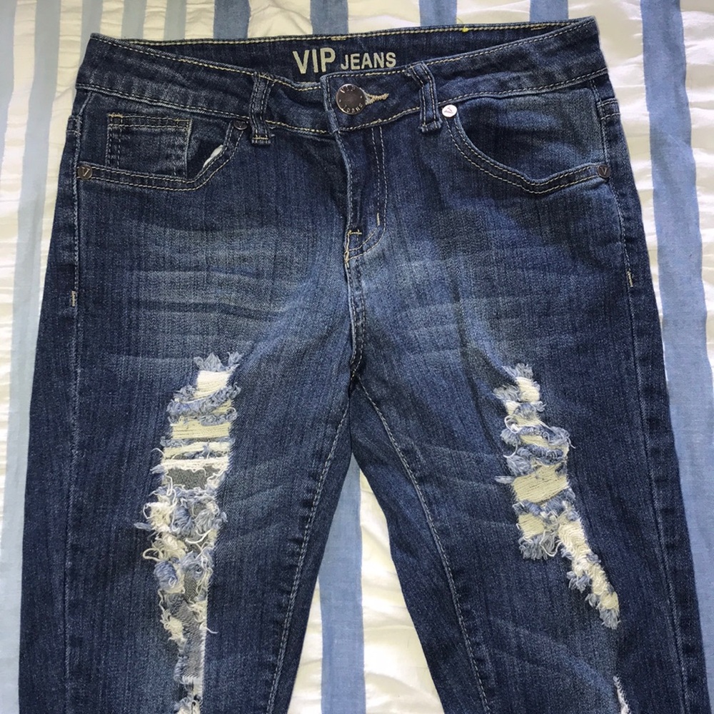 Distressed skinny jeans